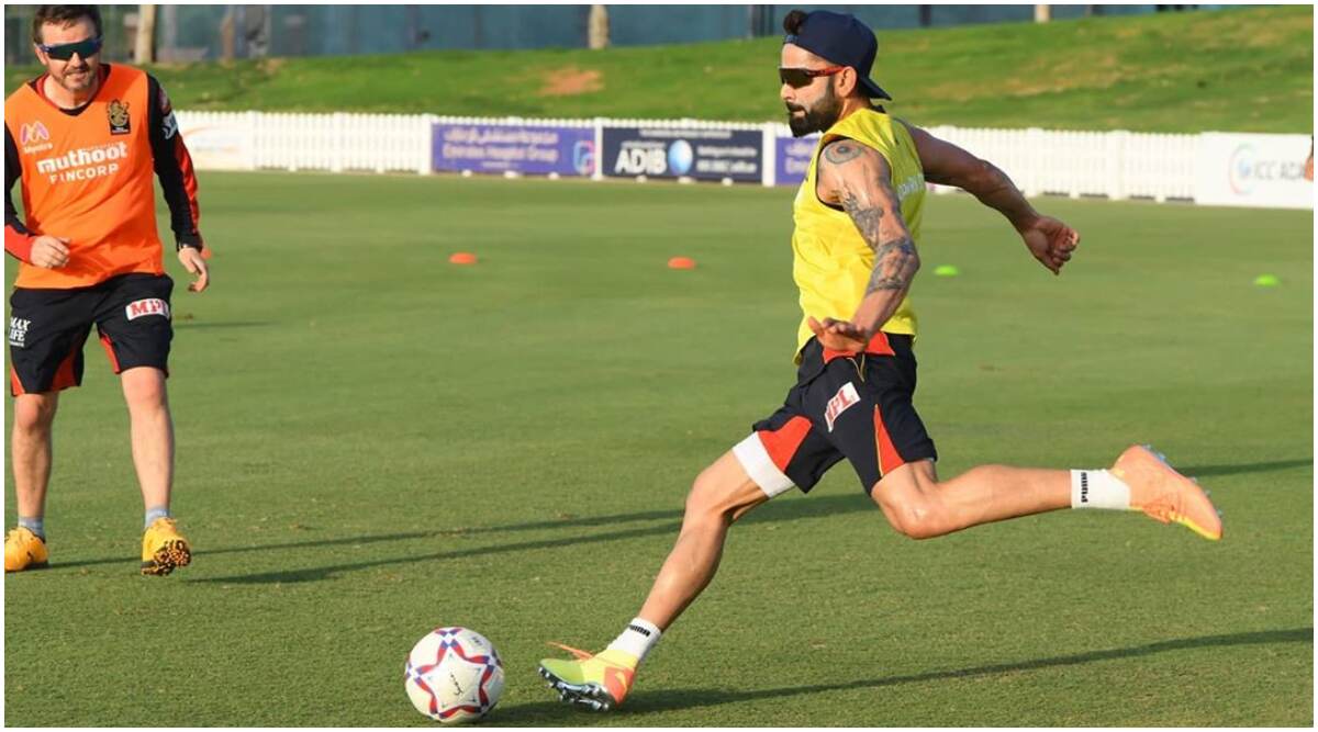 IPL 2020 Diaries: आयपीएलपूर्वी विराट कोहलीचे Hot Dog आणि एबी डिव्हिलियर्सच्या Cool Cats मध्ये रंगला फुटबॉलचा सामना (Watch Video)