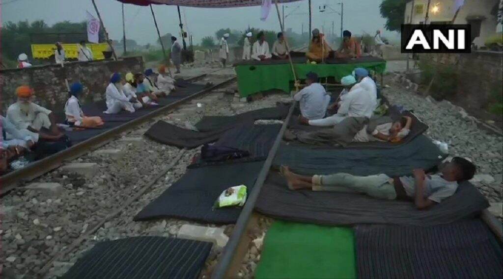 Bharat Bandh Against Farm Bills: कृषी विधेयकाविरोधात आज भारत बंद; शेतकरी संघटनांचे देशव्यापी आंदोलन Bharat Bandh Against Farm Bills: कृषी विधेयकाविरोधात आज भारत बंद; शेतकरी संघटनांचे देशव्यापी आंदोलन
