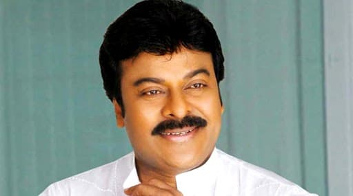 Chiranjeevi New Bald Look: दाक्षिणात्य अभिनेता चिरंजीवीने नव्या लूकमधील फोटो केला शेअर; मुलगा राम चरण ने दिली 'अशी' प्रतिक्रिया Chiranjeevi New Bald Look: दाक्षिणात्य अभिनेता चिरंजीवीने नव्या लूकमधील फोटो केला शेअर; मुलगा राम चरण ने दिली 'अशी' प्रतिक्रिया