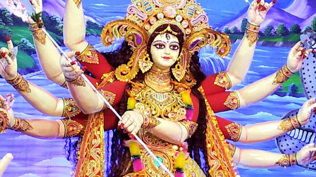 Navratri 2020 Songs: नवरात्री उत्सव साजरी करण्यासाठी या गाण्यांनी करा दिवसाची सुरुवात आणि देवी मातेच्या भक्तीत व्हा लीन! Navratri 2020 Songs: नवरात्री उत्सव साजरी करण्यासाठी या गाण्यांनी करा दिवसाची सुरुवात आणि देवी मातेच्या भक्तीत व्हा लीन!