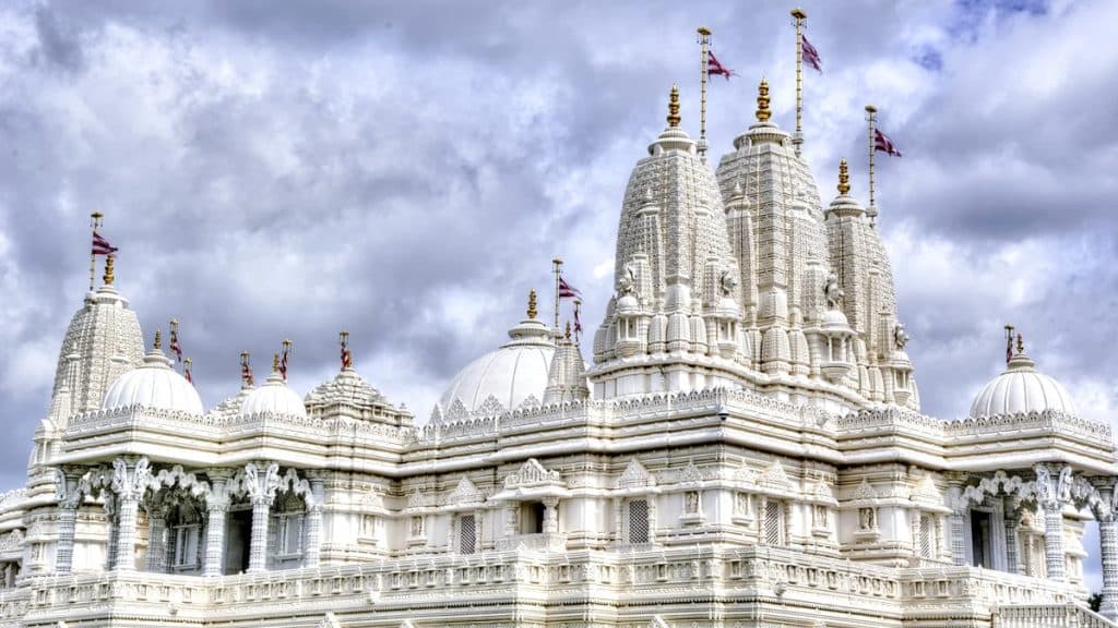सांगली: हिंगणगाव खुर्द गावातील एका अवलियाने आईलाच देवी मानून घराशेजारी बांधले आपल्या माऊलीचे बांधले मंदिर, नवरात्रोत्सवात मंदिरात होते विशेष पूजा सांगली: हिंगणगाव खुर्द गावातील एका अवलियाने आईलाच देवी मानून घराशेजारी बांधले आपल्या माऊलीचे बांधले मंदिर, नवरात्रोत्सवात मंदिरात होते विशेष पूजा