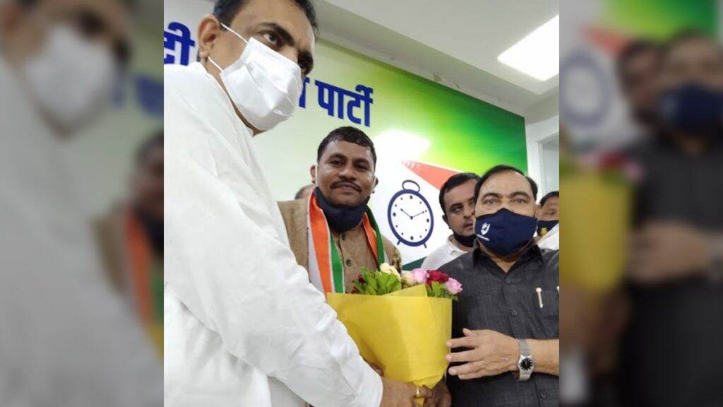 माळी समाजाचे ओबीसी नेते एकनाथ खडसे समर्थक अनिल महाजन यांचा जयंत पाटील यांच्या उपस्थितीमध्ये राष्ट्रवादी काँग्रेस पक्षा मध्ये जाहीर प्रवेश माळी समाजाचे ओबीसी नेते एकनाथ खडसे समर्थक अनिल महाजन यांचा जयंत पाटील यांच्या उपस्थितीमध्ये राष्ट्रवादी काँग्रेस पक्षा मध्ये जाहीर प्रवेश