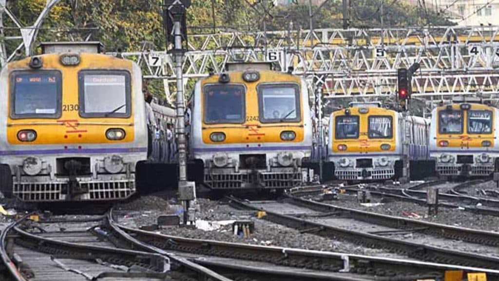 Mumbai Local Updated: मुंबईत 1 नोव्हेंबरपासून मध्य आणि पश्चिम रेल्वेच्या 610 फेऱ्या वाढवल्या जाणार; केंद्रीय रेल्वे मंत्री पीयूष गोयल यांची माहिती Mumbai Local Updated: मुंबईत 1 नोव्हेंबरपासून मध्य आणि पश्चिम रेल्वेच्या 610 फेऱ्या वाढवल्या जाणार; केंद्रीय रेल्वे मंत्री पीयूष गोयल यांची माहिती