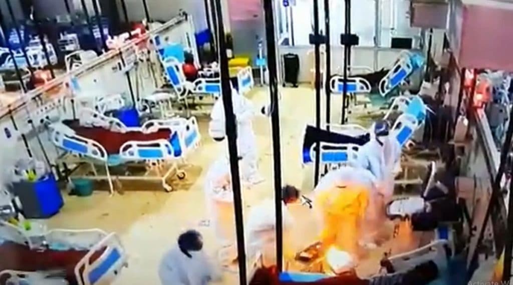 Fire At Coronavirus Centre: मुंबईच्या दहिसर कांदरपाडा येथील कोरोना विषाणू केंद्रावर लागलेली आग वेळीच विझवली; मोठी आपत्ती टळली- BMC Fire At Coronavirus Centre: मुंबईच्या दहिसर कांदरपाडा येथील कोरोना विषाणू केंद्रावर लागलेली आग वेळीच विझवली; मोठी आपत्ती टळली- BMC