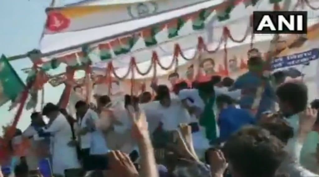 Stage Collapses During Political Rally: बिहारमध्ये निवडणूक प्रचाराच्या भाषणादरम्यान अचानक कोसळले स्टेज; कॉंग्रेसचे नेते इम्रान प्रतापगढी आणि अखिलेश सिंह पडले खाली (Watch Video) Stage Collapses During Political Rally: बिहारमध्ये निवडणूक प्रचाराच्या भाषणादरम्यान अचानक कोसळले स्टेज; कॉंग्रेसचे नेते इम्रान प्रतापगढी आणि अखिलेश सिंह पडले खाली (Watch Video)