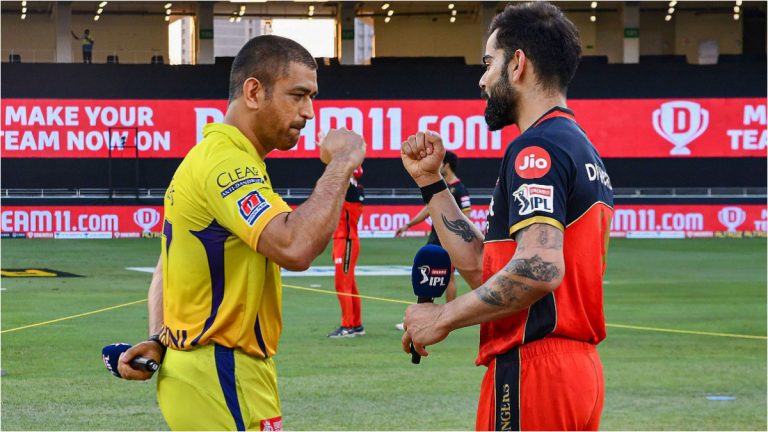 RCB vs CSK IPL 2021: धोनीने टॉस जिंकून पहिला गोलंदाजी करण्याचा घेतला निर्णय, सिंगापुरच्या फटकेबाजाचे RCB कडून पदार्पण