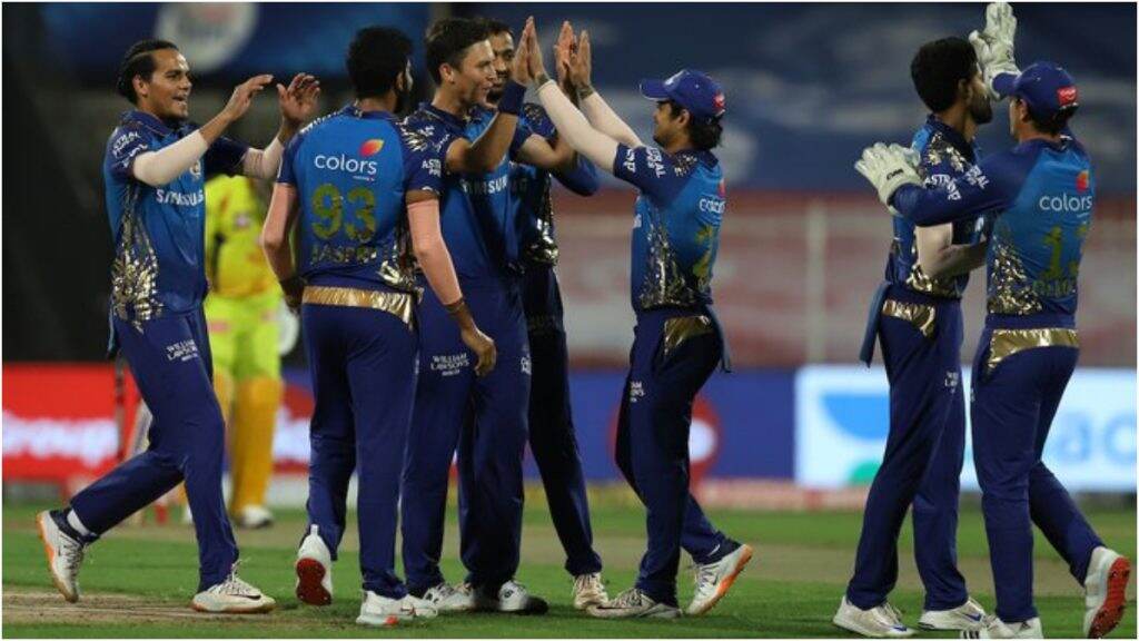 IPL 2020 PlayOffs: कोलकाता नाईट रायडर्सच्या पराभवाने मुंबई इंडियन्सला मिळालं प्ले ऑफचं तिकीट, हे 3 संघही आहेत दावेदार IPL 2020 PlayOffs: कोलकाता नाईट रायडर्सच्या पराभवाने मुंबई इंडियन्सला मिळालं प्ले ऑफचं तिकीट, हे 3 संघही आहेत दावेदार