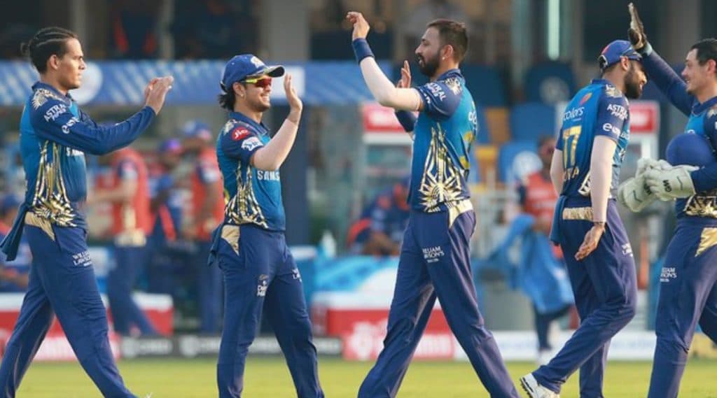 DC vs MI, IPL 2020: मुंबईची कसून गोलंदाजी; ट्रेंट बोल्ट, जसप्रीत बुमराहच्या भेदक माऱ्यासमोर दिल्ली कॅपिटल्सची 110 धावांपर्यंत मजल DC vs MI, IPL 2020: मुंबईची कसून गोलंदाजी; ट्रेंट बोल्ट, जसप्रीत बुमराहच्या भेदक माऱ्यासमोर दिल्ली कॅपिटल्सची 110 धावांपर्यंत मजल