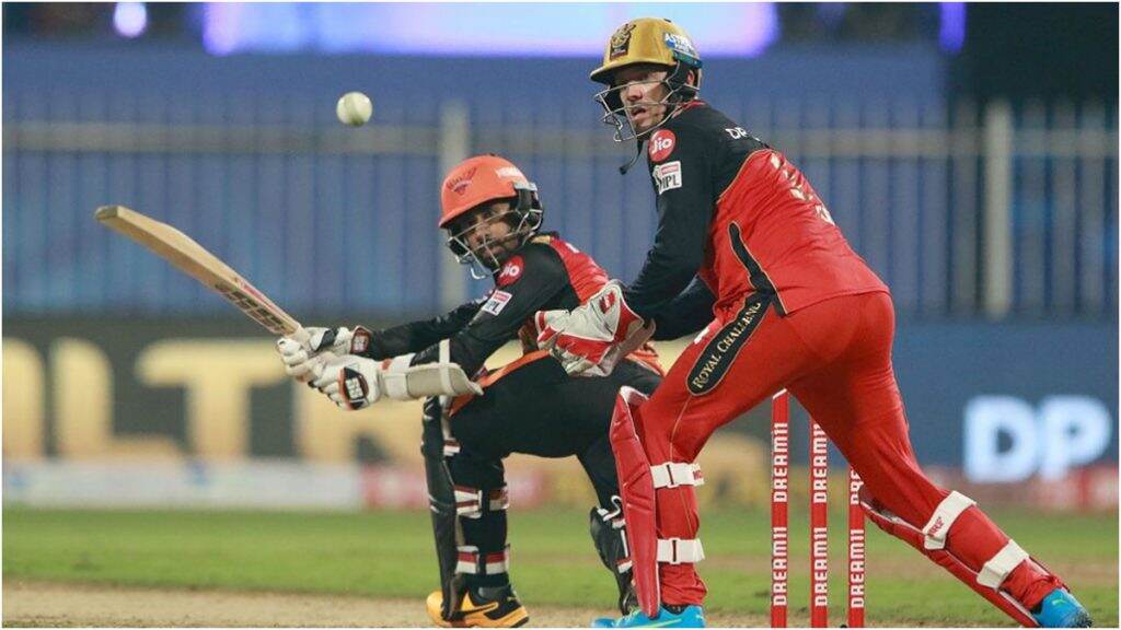 RCB vs SRH, IPL 2020: आरसीबीच्या पराभवाची हॅटट्रिक! सनरायझर्स हैदराबादचा 5 विकेट 'विराट' विजय RCB vs SRH, IPL 2020: आरसीबीच्या पराभवाची हॅटट्रिक! सनरायझर्स हैदराबादचा 5 विकेट 'विराट' विजय