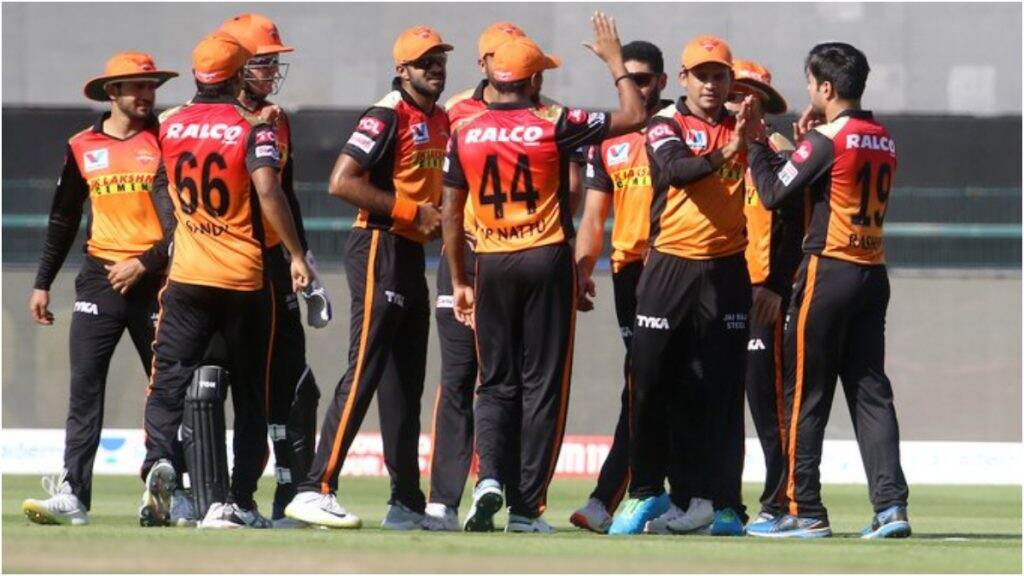 SRH Vs DC, IPL 2020 Live Streaming: सनरायझर्स हैदराबाद विरुद्ध दिल्ली कॅपिटल्स यांच्यातील आयपीएल लाईव्ह सामना आणि स्कोर पाहा Hotstar आणि Star Network वर SRH Vs DC, IPL 2020 Live Streaming: सनरायझर्स हैदराबाद विरुद्ध दिल्ली कॅपिटल्स यांच्यातील आयपीएल लाईव्ह सामना आणि स्कोर पाहा Hotstar आणि Star Network वर