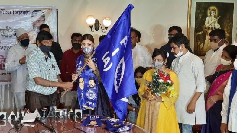 Actor Payal Ghosh चा रामदास आठवले यांच्या उपस्थितीमध्ये आरपीआय (A) मध्ये प्रवेश; पक्षामध्ये महिला आघाडीचं उपाध्यक्ष पद सांंभाळणार