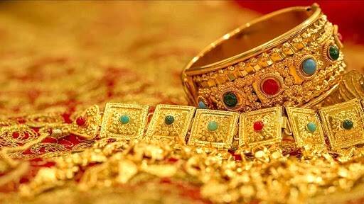 Gold Price Today: सोन्याच्या दरात मोठी घसरण; पाहा काय आहे? सोन्याचा आजचा भाव Gold Price Today: सोन्याच्या दरात मोठी घसरण; पाहा काय आहे? सोन्याचा आजचा भाव