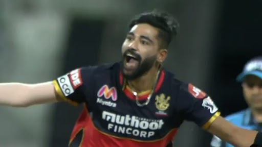 IPL 2022, PBKS vs RCB Match 3: पंजाबला तगडा झटका, मोहम्मद सिराज याने काढला भानुका राजपाक्षा याचा मोठा अडथळा