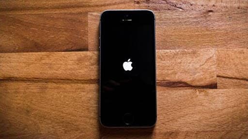 Apple iPhone: अॅपल आयफोन वापरकर्त्यांना झटका; Apps साठी मोजावे लागणार जास्त पैसे Apple iPhone: अॅपल आयफोन वापरकर्त्यांना झटका; Apps साठी मोजावे लागणार जास्त पैसे