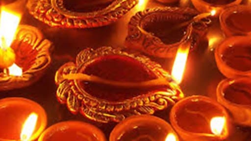 Navratri 2020: नवरात्रीत अखंड ज्योती लावण्यासंदर्भातील 'हे' नियम तुम्हाला माहित आहेत का? जाणून घ्या Navratri 2020: नवरात्रीत अखंड ज्योती लावण्यासंदर्भातील 'हे' नियम तुम्हाला माहित आहेत का? जाणून घ्या
