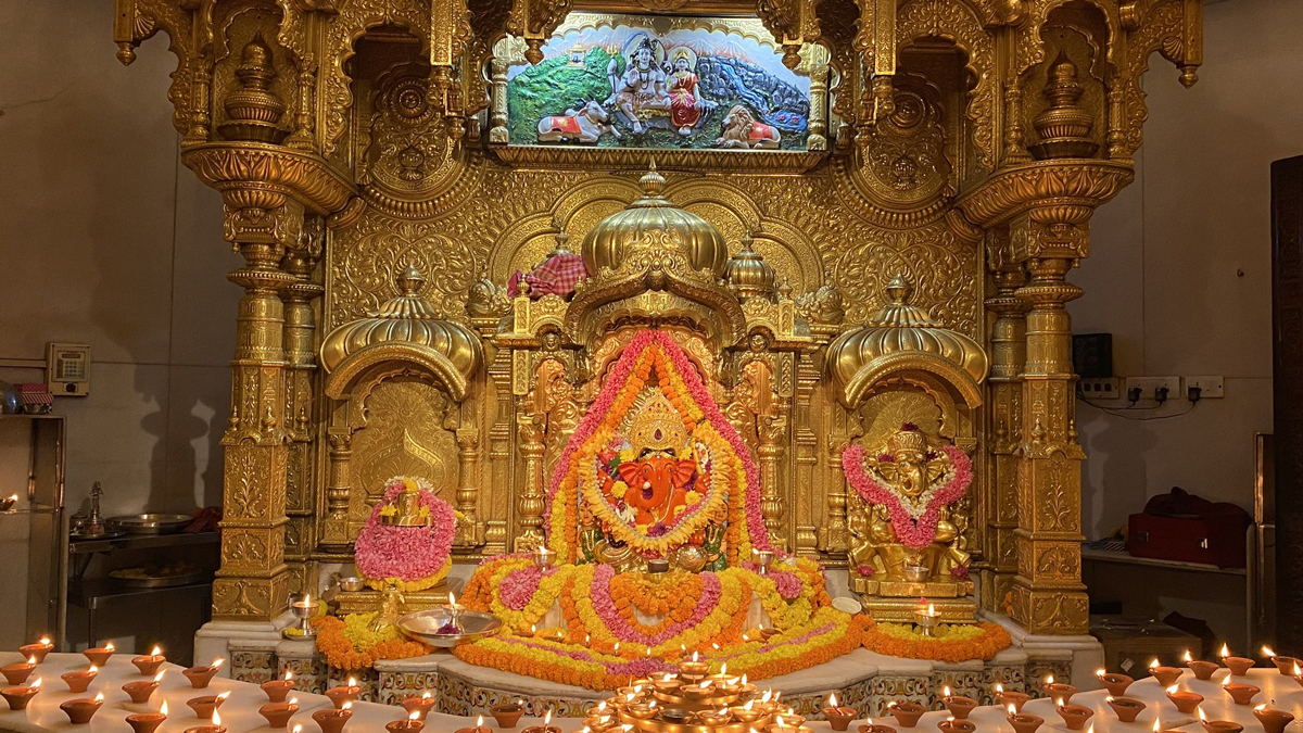 Shree Siddhivinayak Live Darshan and Aarti: कोविड 19 संसर्गामुळे प्रभादेवीचं सिद्धिविनायक मंदिर भाविकांना बंद; Shree Siddhivinayak Ganapati Temple App सह या ऑनलाईन प्लॅटफॉर्म घ्या थेट दर्शन