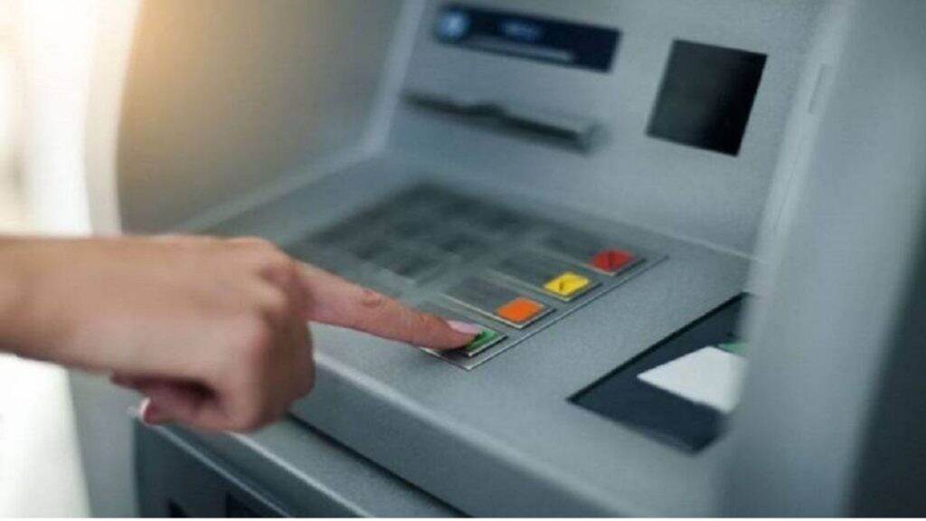 Cardless Cash Withdrawals: SBI च्या ATM Card शिवाय काढू शकता रोख रक्कम; जाणून घ्या सुरक्षित पैसे काढण्याची पद्धत Cardless Cash Withdrawals: SBI च्या ATM Card शिवाय काढू शकता रोख रक्कम; जाणून घ्या सुरक्षित पैसे काढण्याची पद्धत