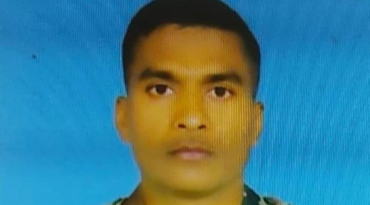 जम्मू कश्मीर: राजौरी सेक्टर मधील गोळीबारात कोल्हापूरच्या संग्राम पाटील यांना वीरमरण जम्मू कश्मीर: राजौरी सेक्टर मधील गोळीबारात कोल्हापूरच्या संग्राम पाटील यांना वीरमरण
