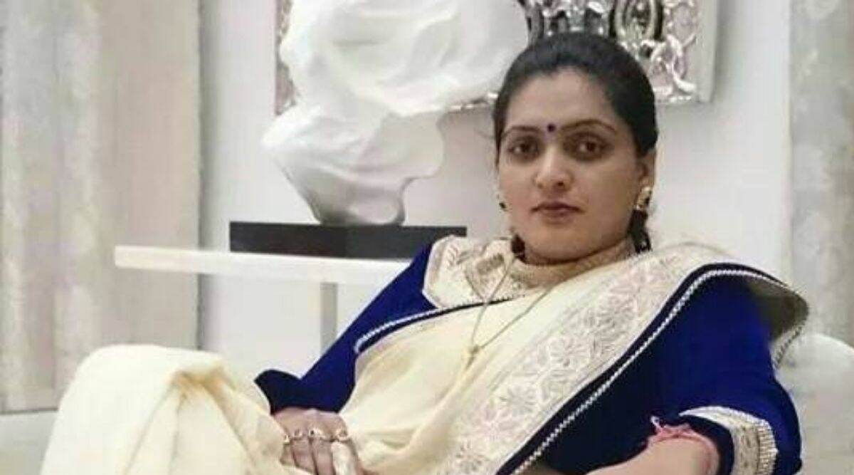 MLC Election 2020: पुणे पदवीधर मतदारसंघ मनसे उमेदवार रूपाली पाटील यांना जीवे मारण्याची धमकी MLC Election 2020: पुणे पदवीधर मतदारसंघ मनसे उमेदवार रूपाली पाटील यांना जीवे मारण्याची धमकी