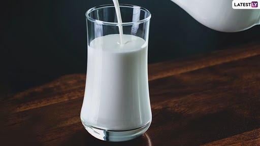 National Milk Day 2020 : राष्ट्रीय दूध दिनाच्या निमित्ताने जाणून घेऊयात दुधाचे आरोग्यासाठी होणारे महत्वाचे फायदे 