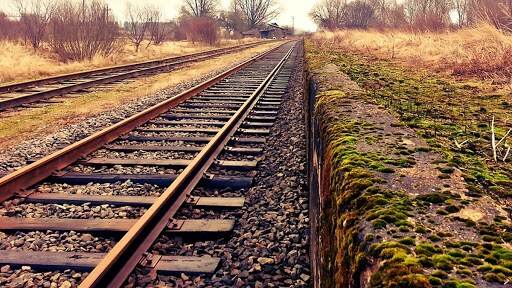Train Accident In Burhanpur: इयरफोन लावून रेल्वे ट्रॅकवरून चालणं दोन मुलांना पडलं महागात; ट्रेनच्या धडकेत शरीराचे झाले 50 हून अधिक तुकडे Train Accident In Burhanpur: इयरफोन लावून रेल्वे ट्रॅकवरून चालणं दोन मुलांना पडलं महागात; ट्रेनच्या धडकेत शरीराचे झाले 50 हून अधिक तुकडे