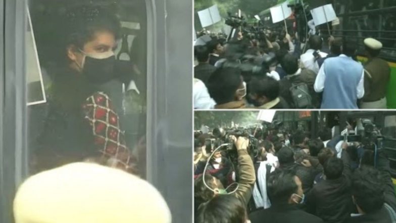 Priyanka Gandhi In Delhi Police Custody: राहुल गांधी यांनी राष्ट्रपतींची भेट घेतल्यानंतर प्रियंका गांधी दिल्ली पोलिसांच्या ताब्यात