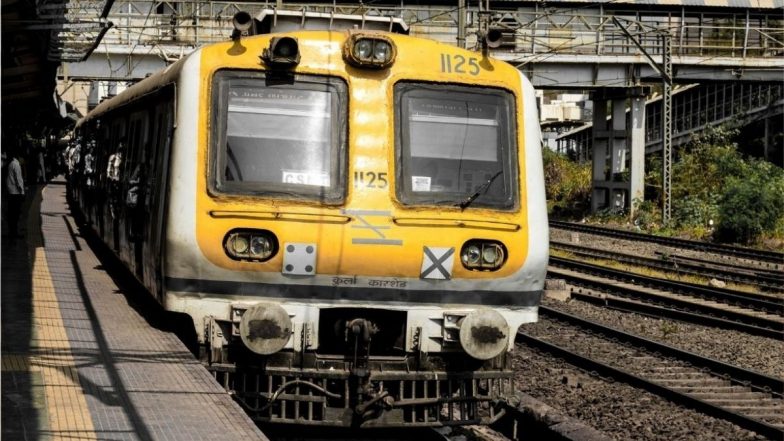 Mumbai Local: कोरोना संसर्गाच्या पार्श्वभूमीवर मुंबई लोकलने प्रवास करणाऱ्यांची संख्या रोडावली; पहा आकडेवारी