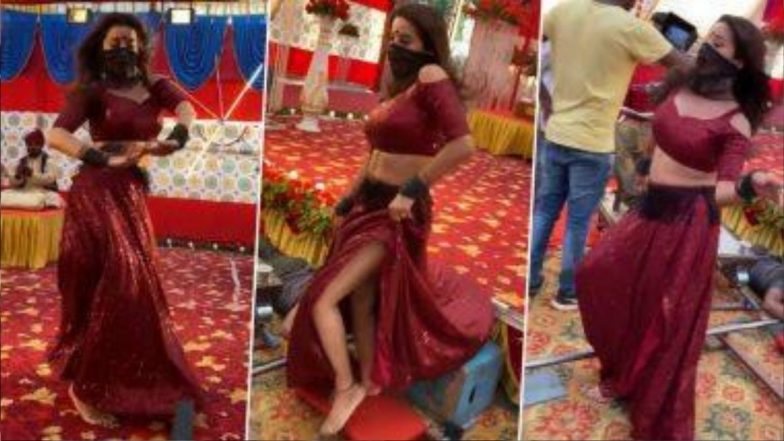 Monalisa Hot Photo: भोजपूरी अभिनेत्री मोनालिसा ने सेक्सी रेड ड्रेस परिधान करून चाहत्यांना दिल्या ख्रिसमसच्या खास शुभेच्छा