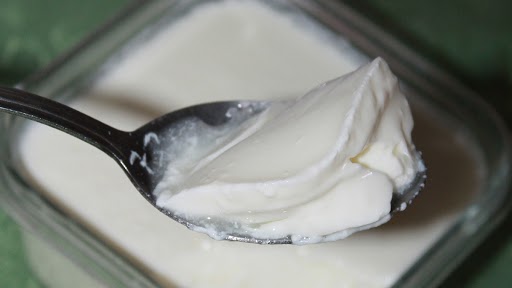 Health Benefits Of Curd: दररोज दही खाण्याचे 'हे' आश्चर्यकारक फायदे माहीत आहेत का तुम्हाला  