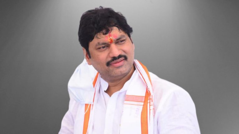 Dhananjay Munde Road Accident: परळी मध्ये आमदार धनंजय मुंडे यांच्या वाहनाला अपघात; छातीला किरकोळ मार