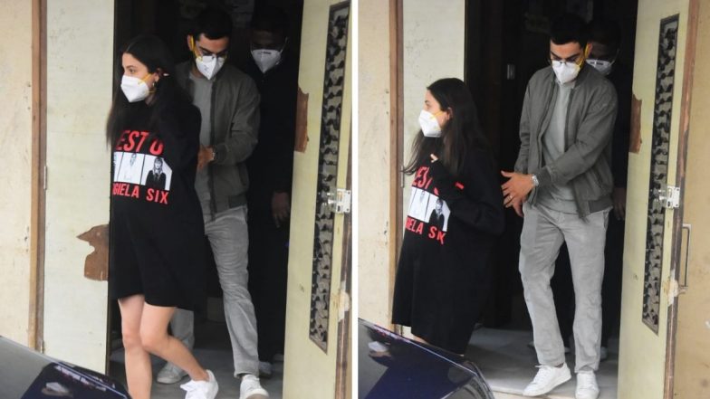 Anushka and Virat Kohli Spotted at Khar: अनुष्का शर्मा आणि विराट कोहलीला खार मधील क्लिनिक येथे करण्यात आले स्पॉट, पहा फोटो