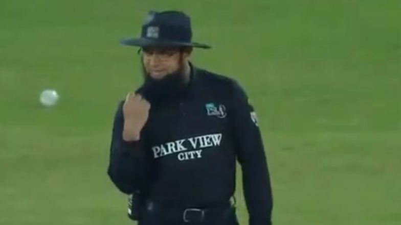 PSL 2021: Karachi Kings संघाने DRS गमावल्यावर अंपायर Aleem Dar यांनी केलं सेलिब्रेशन, एकदा पहाच हा व्हिडिओ