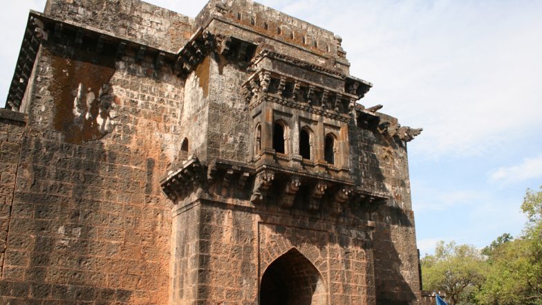 कोल्हापूर: पन्हाळगडावर सापडला शिवकालीन तोफगोळ्यांचा साठा