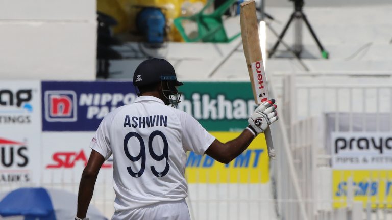 IND vs SL 1st Test Day 2: रविचंद्रन अश्विनचे मोहाली कसोटीत दमदार अर्धशतक, जडेजासोबत 100 धावांची भागीदारी; श्रीलंकेचा विकेटसाठी संघर्ष सुरूच