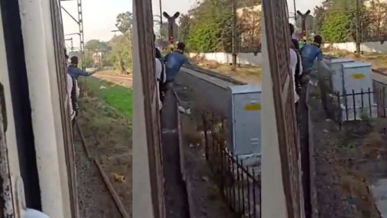 Stunts in Mumbai Local Train: मुंबई लोकल मध्ये तरुणांची जीवावर बेतणारी स्टंटबाजी; रेल्वेने दिले चौकशीचे आदेश (Watch Video)