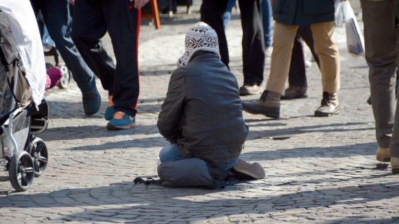 Beggar Child Found Crorepati: रस्त्यावर भीक मागून जगणारा 10 वर्षांचा मुलगा निघाला करोडपती; काय आहे नेमकं प्रकरण जाणून घ्या