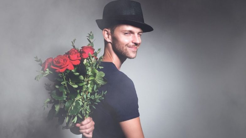 Rose Day 2021 Gift Ideas: गुलाबाच्या फूला सोबत या गिफ्ट्स ने स्पेशल करा तुमच्या साथीदाराचा यंदाचा रोज डे!