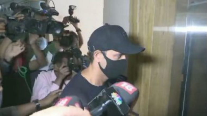बनावट ई-मेल प्रकरणी Hrithik Roshan आपलं निवेदन देण्यासाठी मुंबई पोलिस आयुक्तालयात दाखल; Kangana Ranaut संदर्भातील केसची होणार चौकशी