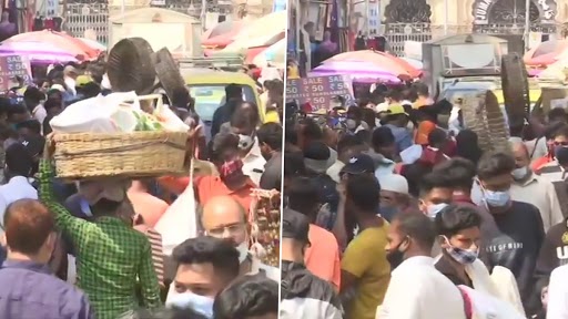 COVID-19 Surge in Maharashtra: मुंबईतील क्रॉफर्ड मार्केटमध्ये विनामास्क फिरणाऱ्या नागरिकांकडून मुंबई पोलिसांनी आकारला दंड