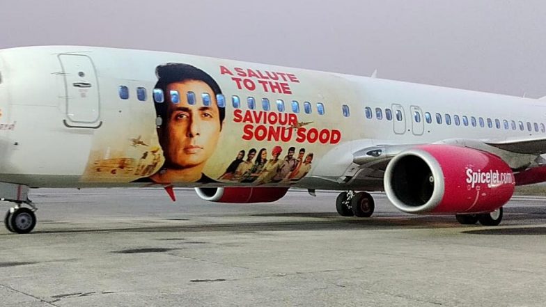 SpiceJet कडून Sonu Sood ने लॉकडाऊन दरम्यान केलेल्या कामाचा गौरव; Boeing 737 विमानावर झळकला अभिनेत्याचा फोटो