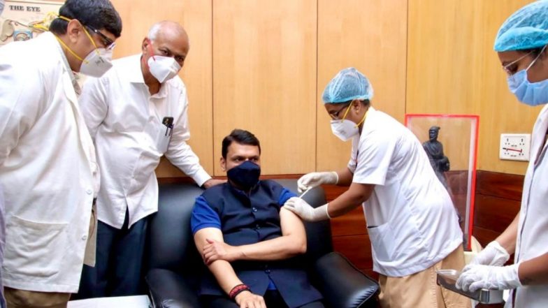 Devendra Fadnavis यांनी घेतला COVID 19 लसीचा पहिला डोस