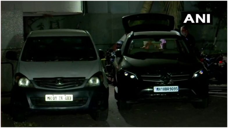 Mansukh Hiren Death Case: सचिन वाझे यांच्याकडून जप्त केलेल्या 'त्या' Mercedes कारसोबत भाजप पदाधिकाऱ्यांचे फोटो; काँग्रेसने विचारला सवाल