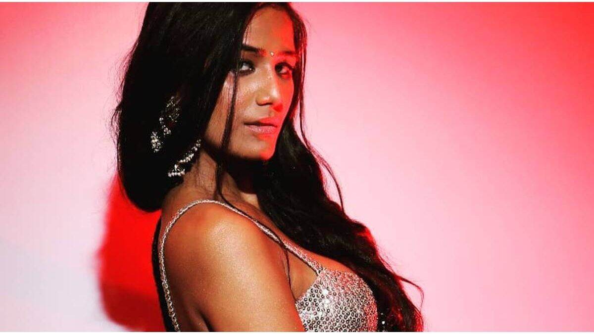 Poonam Pandey Birthday: बॉलिवूड अभिनेत्री पूनम पांडे साजरा करत आहे आपला 30 वा वाढदिवस; जन्मदिनानिमित्त जाणून घ्या तिच्याविषयी काही खास गोष्टी