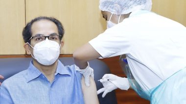 CM Uddhav Thackeray यांनी मुंबई त J J Hospital मध्ये घेतला Covaxin Vaccine चा पहिला डोस