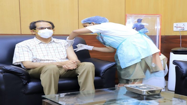मुख्यमंत्री उद्धव ठाकरे यांनी घेतला Covid-19 Vaccine चा दुसरा डोस