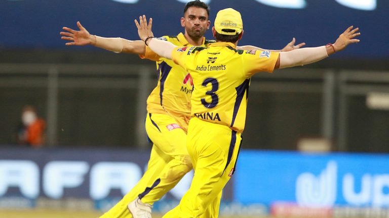 PBKS vs CSK IPL 2021: दीपक चाहरच्या घातक गोलंदाजीने मोडली पंजाब किंग्सची कंबर, चेन्नईला विजयाची 107 धावांची गरज