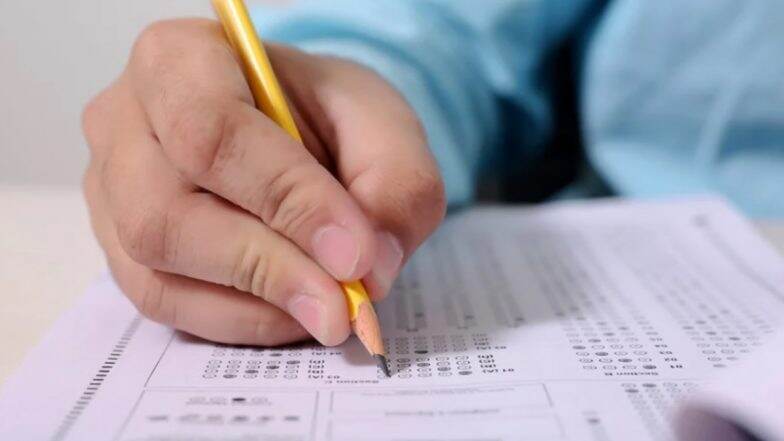 State University Exams: महाराष्ट्रातील सर्व विद्यापीठाच्या उन्हाळी परीक्षा होणार ऑफलाइन; कुलगुरूंमध्ये झालेल्या बैठकीत घेतला निर्णय