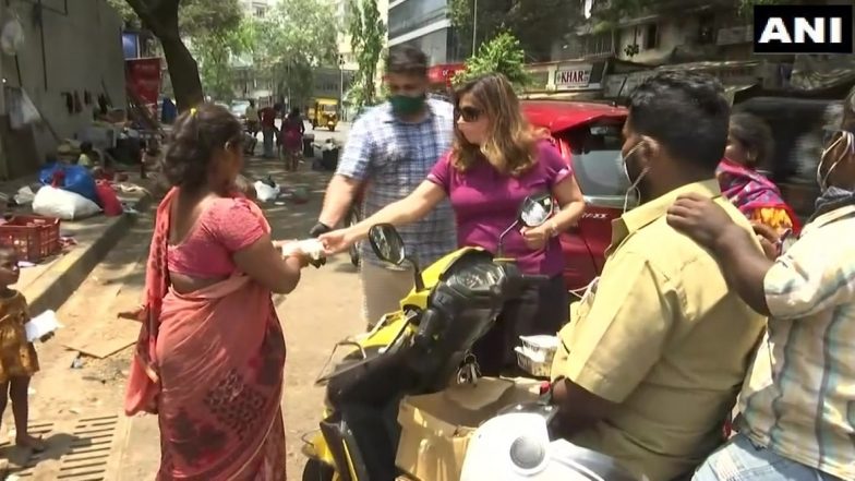 मुंबई मधील NGO कडून गरजूंना अन्नवाटप