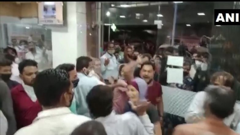 नालासोपारा येथील रुग्णालयात ऑक्सिजनच्या अभावामुळे 7 कोरोनाबाधित रुग्णांचा मृत्यू झाल्याने नातेवाईकांकडून संताप व्यक्त