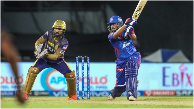 IPL 2021, KKR vs DC Qualifier 2: कोलकाताचा दिल्लीला पहिला झटका, 18 धावा करून Prithvi Shaw तंबूत परतला